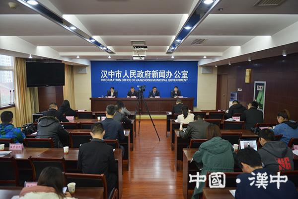 剩余贫困人口退出动员会讲话_贫困山区的孩子图片(2)