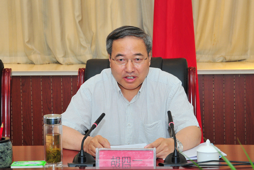 市委常委,常务副市长邢天虎,副市长王山稳陪同检查或出席座谈会.