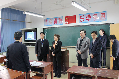 市教育局局长王永安,深入陕飞一中,二中,一小,二小调研指导教育工作